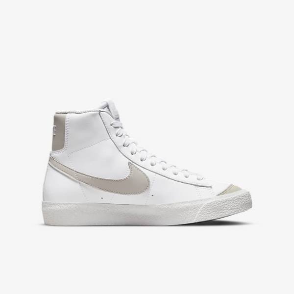 Zapatillas Baloncesto Nike Blazer Mid 77 SE Older Niños Blancas Beige Claro | NK657IEW