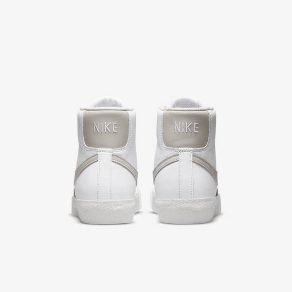 Zapatillas Baloncesto Nike Blazer Mid 77 SE Older Niños Blancas Beige Claro | NK657IEW