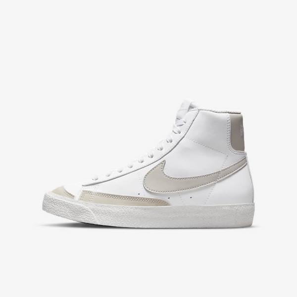 Zapatillas Baloncesto Nike Blazer Mid 77 SE Older Niños Blancas Beige Claro | NK657IEW