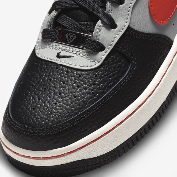 Zapatillas Nike Air Force 1 EMB Older Niños Negras Gris Rojas | NK529YMV