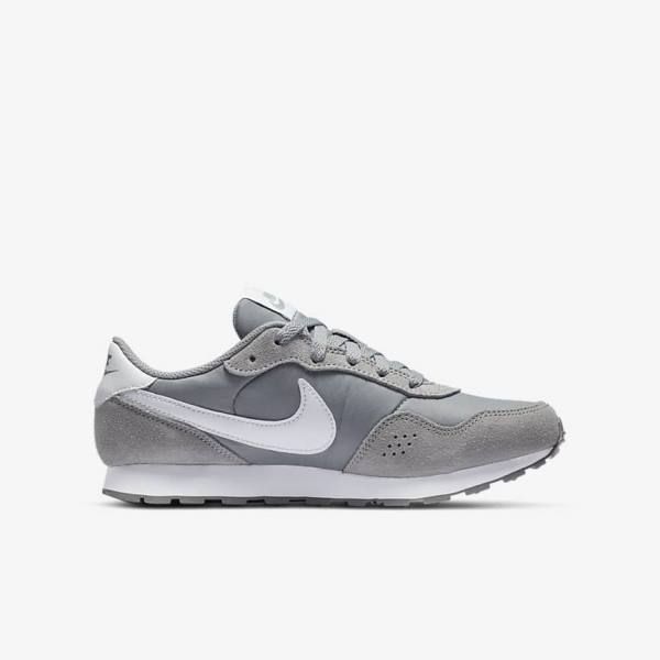 Zapatillas Nike MD Valiant Older Niños Gris Blancas | NK698ICO