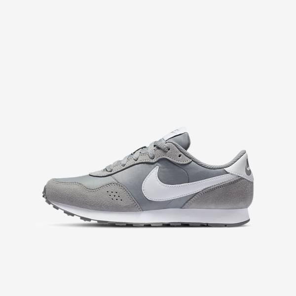 Zapatillas Nike MD Valiant Older Niños Gris Blancas | NK698ICO