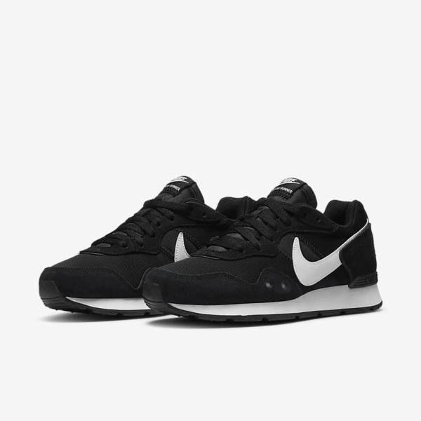 Zapatillas Nike Venture Runner Mujer Negras Blancas | NK204KRV